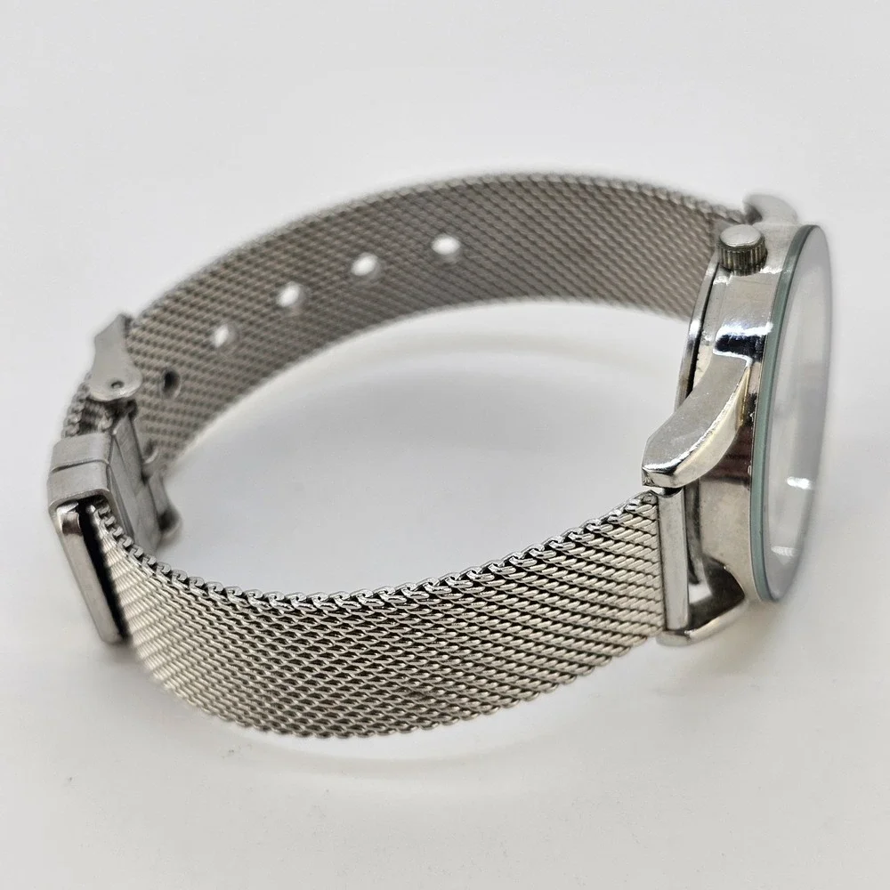 Minimalist Women's Analog Watch 34MM Gray Dial Gray Mesh Bands NEW‎ Battery
